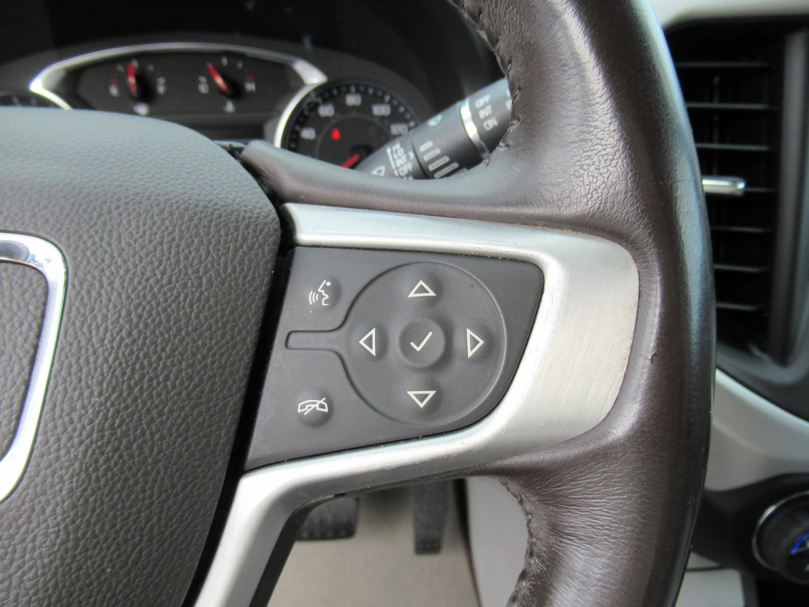 Used 2018 GMC Acadia SLT image 23