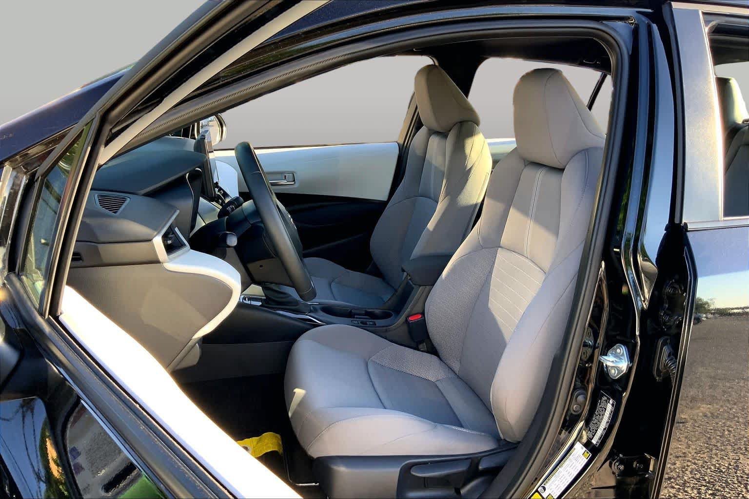 Used 2026 Toyota Corolla SE FWD image 8