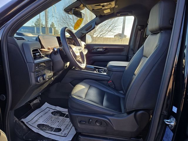 Used 2025 Chevrolet Suburban LT image 2