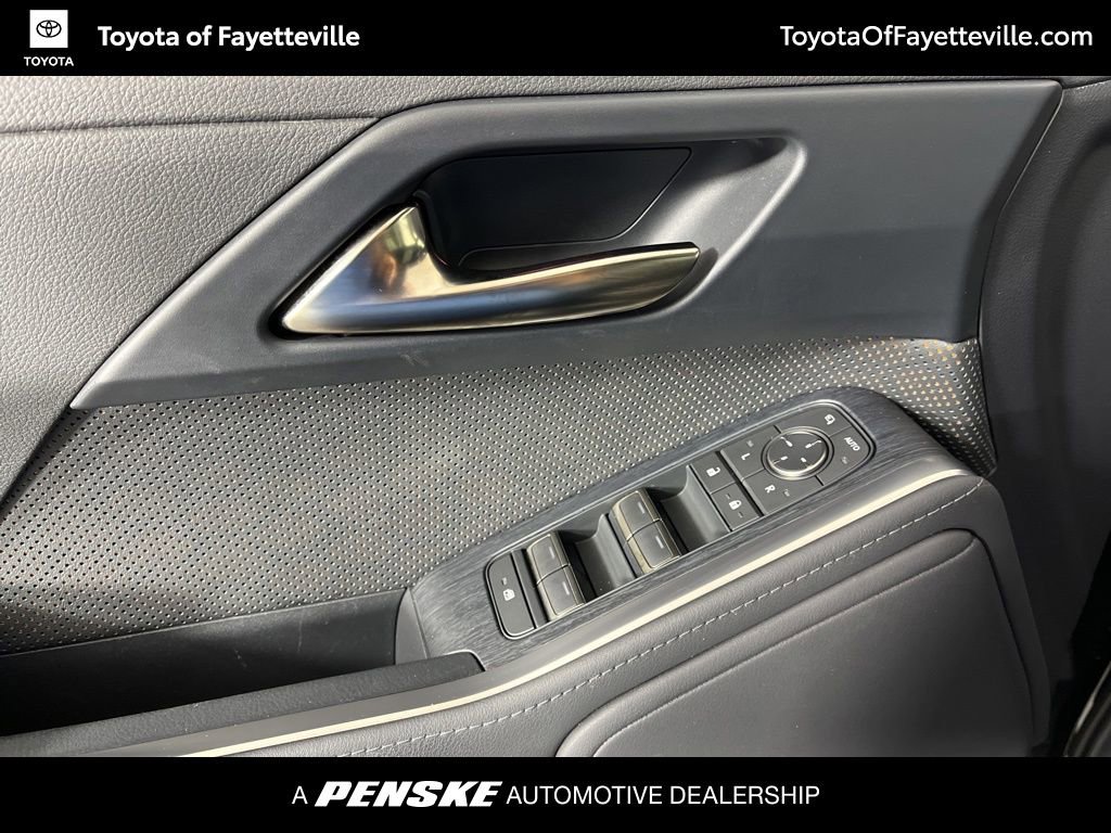 Used 2025 Lexus GX 550 w/ Accessory Package (2T) image 24