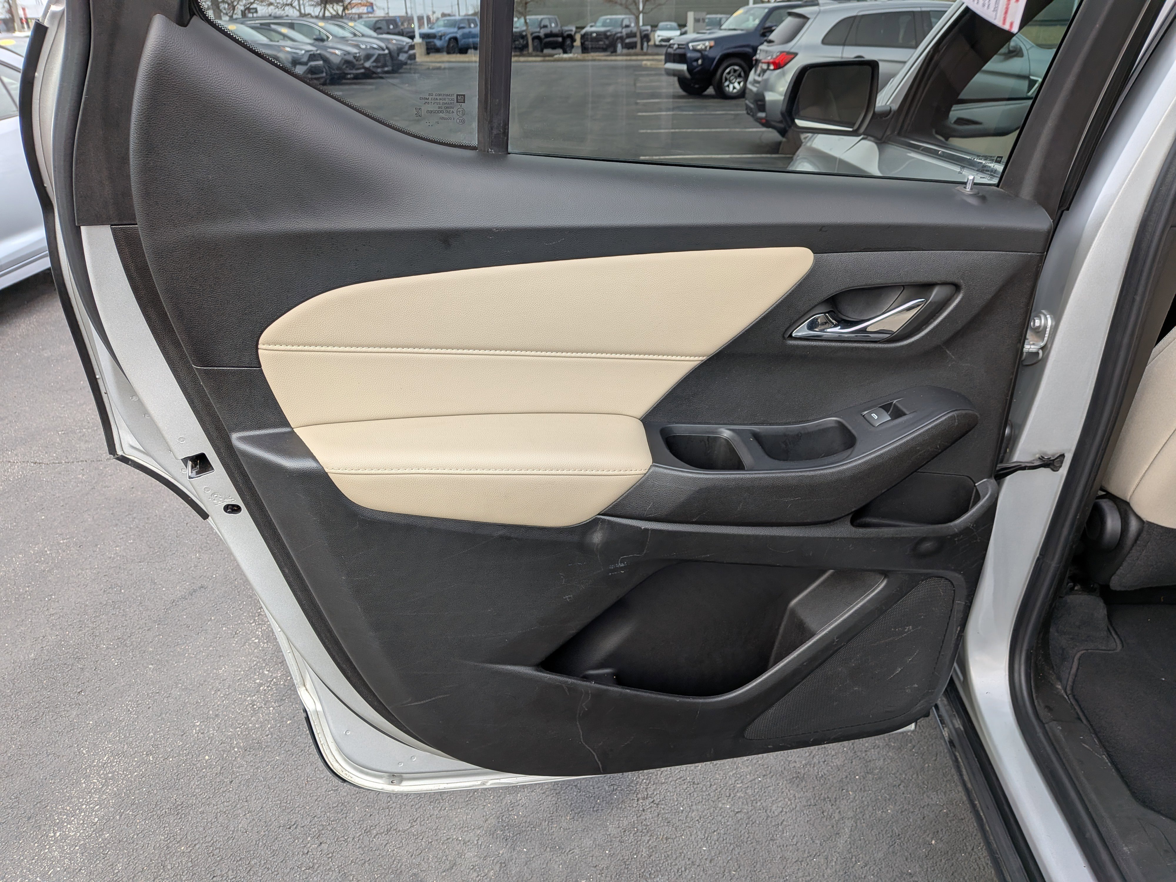 Used 2022 Chevrolet Traverse LS image 20