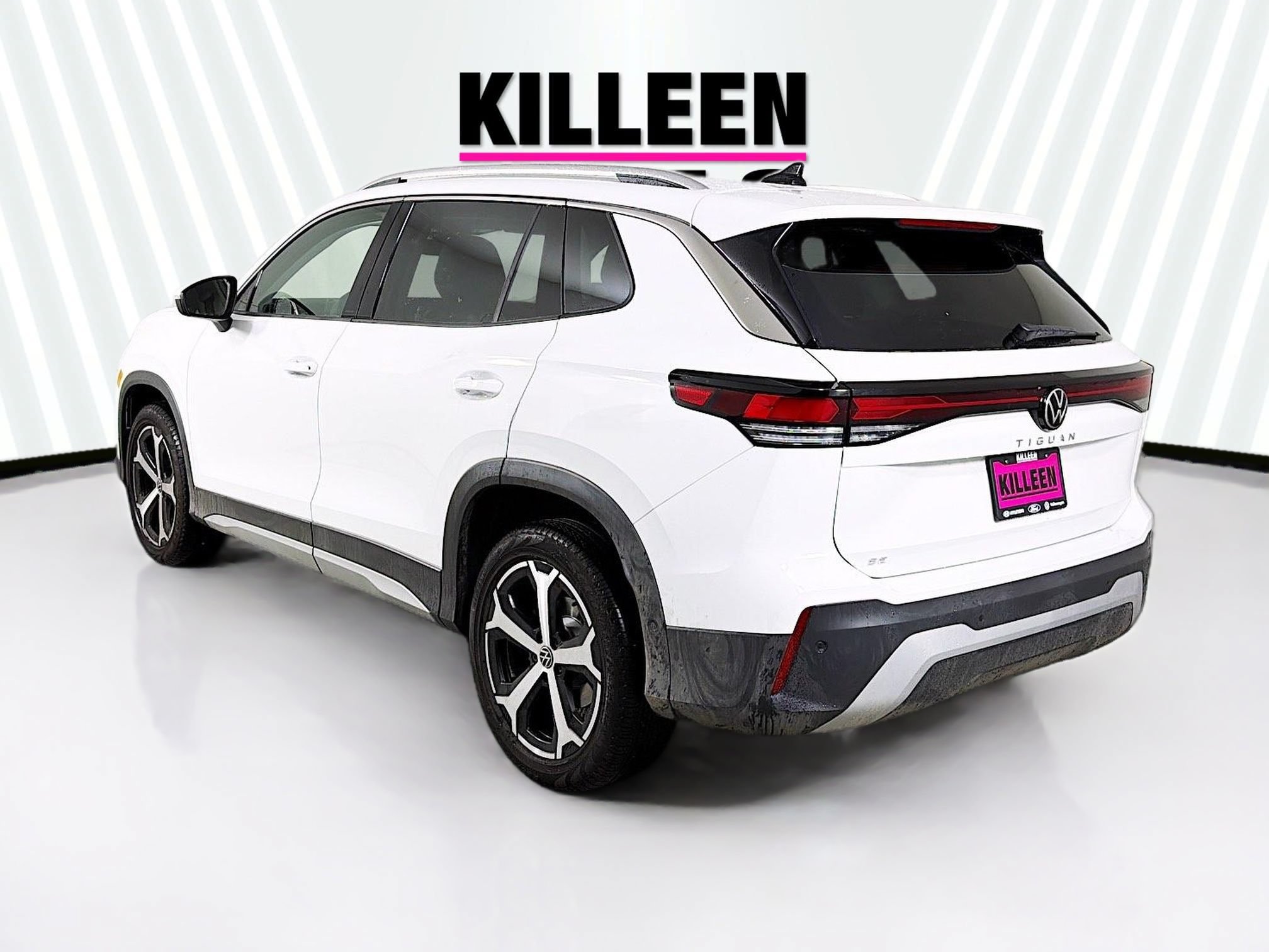 Used 2025 Volkswagen Tiguan SE FWD image 5
