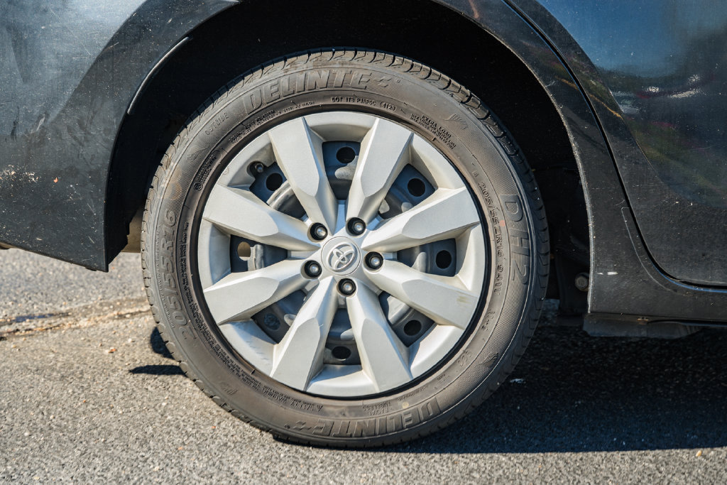Used 2016 Toyota Corolla LE FWD image 14