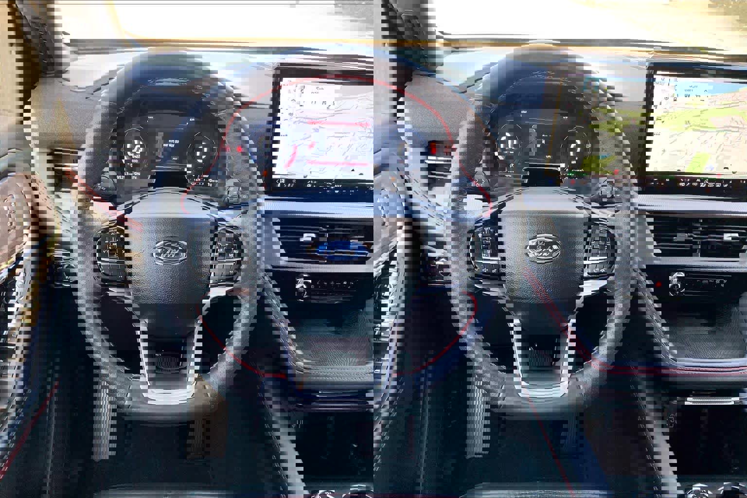 Used 2025 Ford Explorer ST-Line w/ ST-Line Street Pack image 6