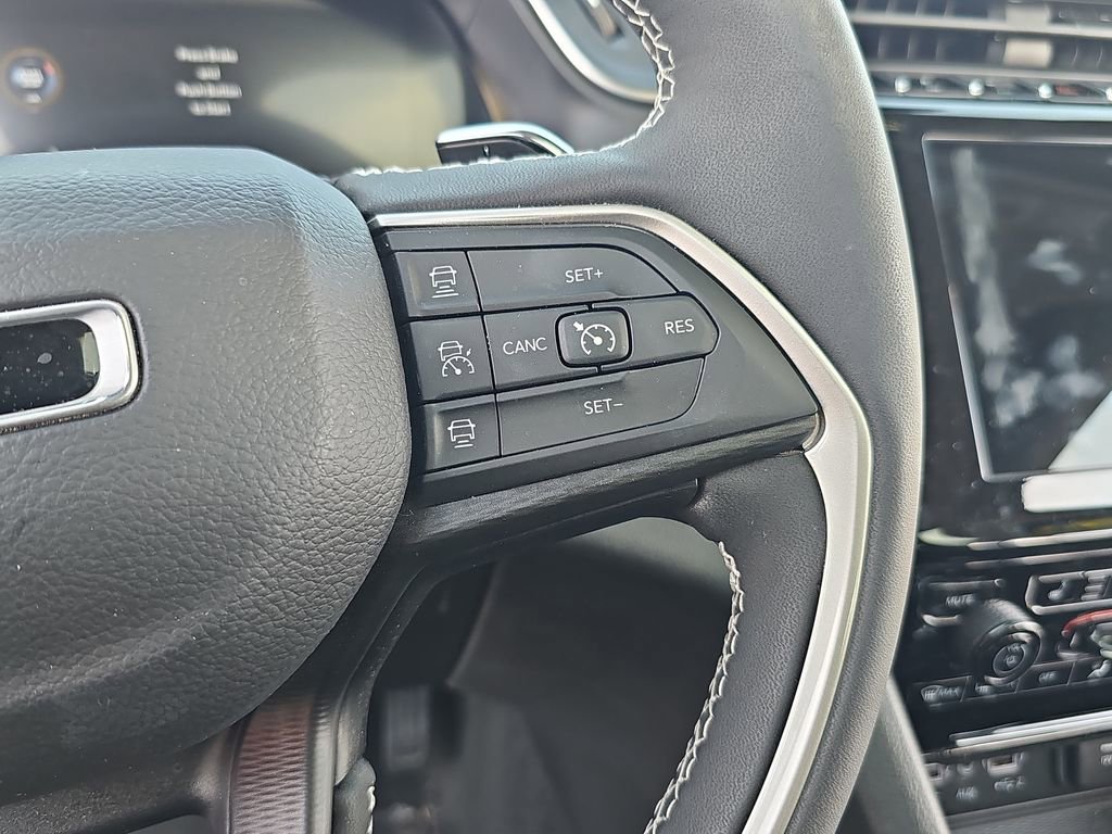 Certified 2023 Jeep Grand Cherokee Laredo w/ Luxury Tech Group I AWD/4WD image 16