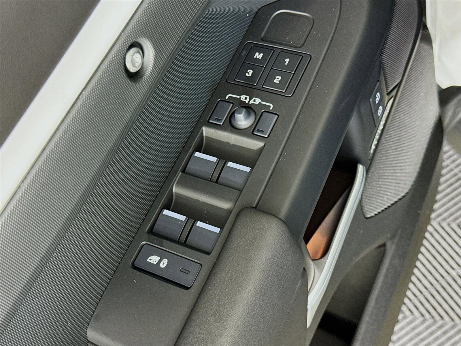 New 2026 Land Rover Defender 110 X-Dynamic SE AWD/4WD image 20
