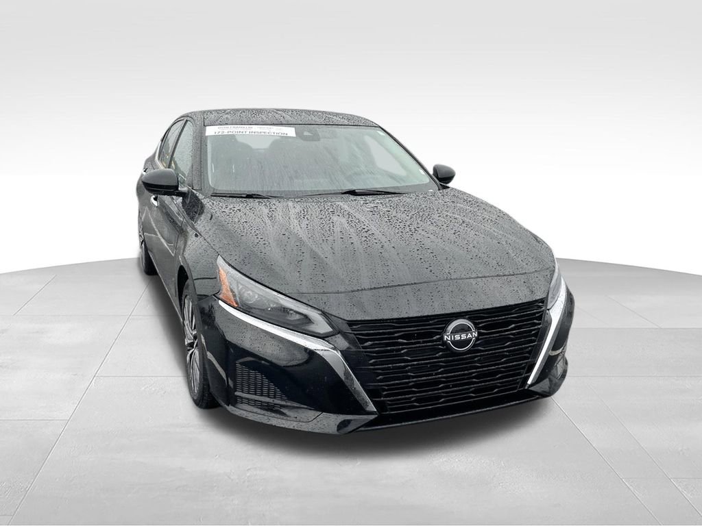 Used 2025 Nissan Altima 2.5 SV FWD image 3