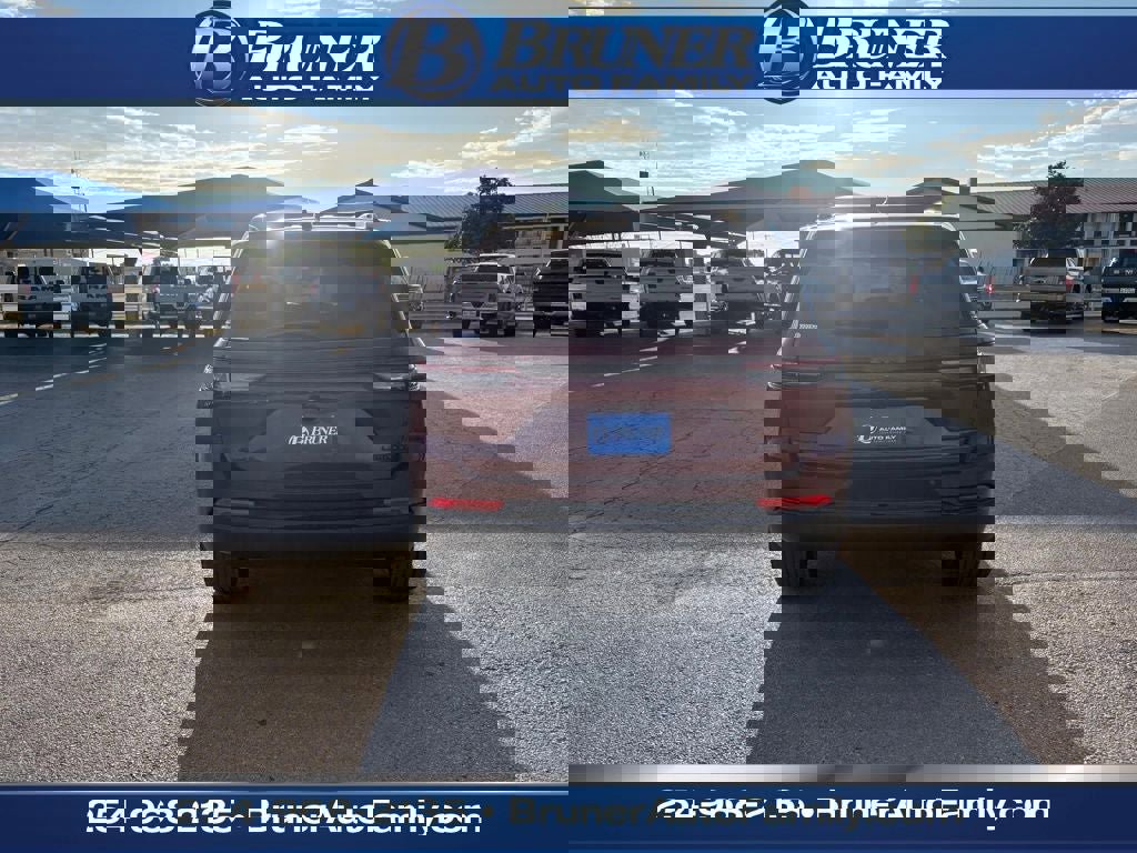 New 2025 Jeep Grand Cherokee Limited w/ Black Appearance Package image 6