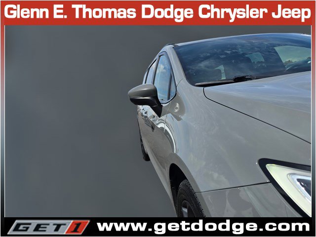 Certified 2023 Chrysler Pacifica Touring-L w/ S Appearance Package image 4