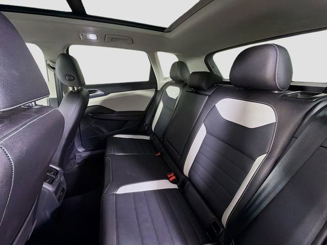 Used 2025 Volkswagen Taos SEL image 23