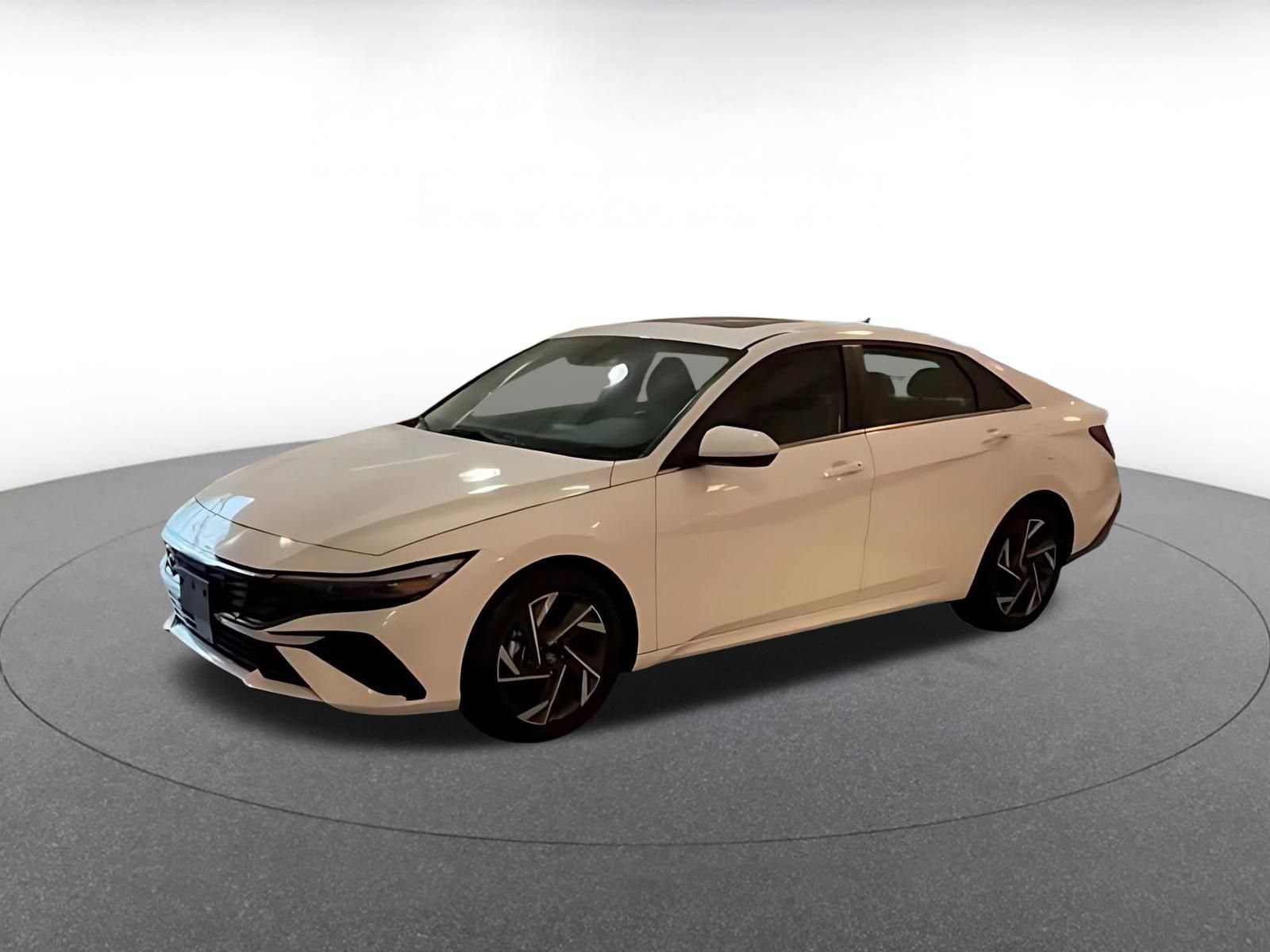 Used 2025 Hyundai Elantra SEL FWD image 10