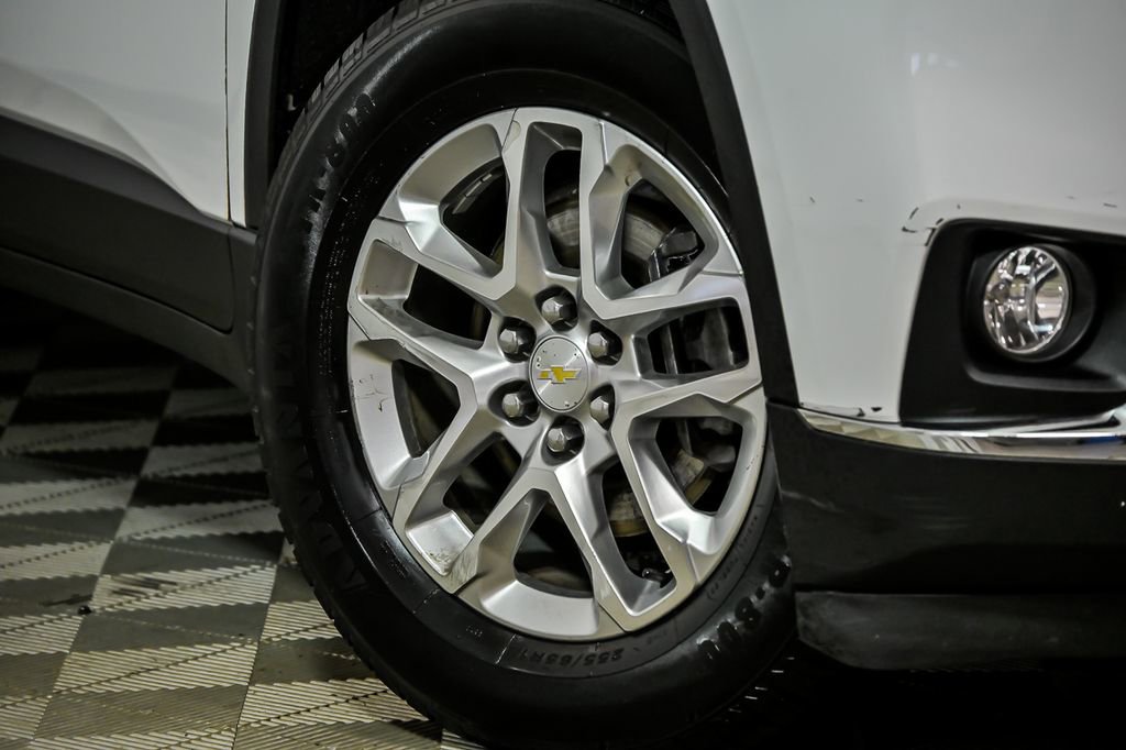 Used 2018 Chevrolet Traverse LT image 3