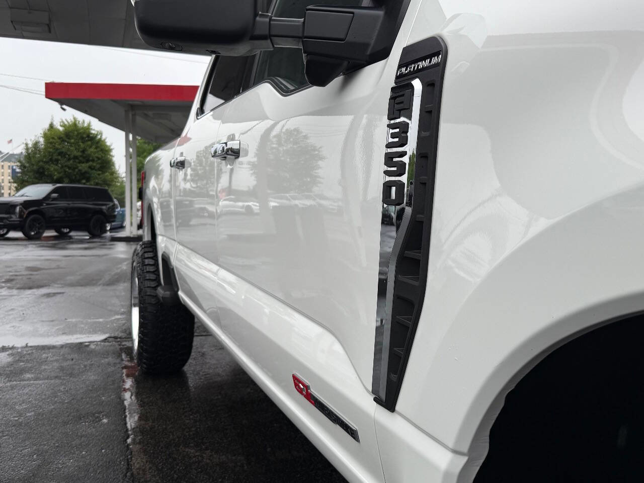 Used 2024 Ford F350 Platinum w/ FX4 Off-Road Package image 15