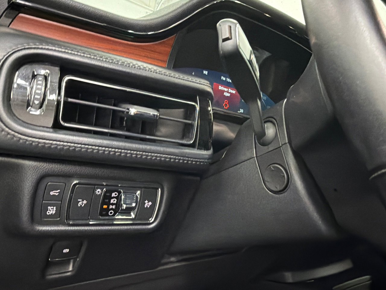 Certified 2022 Lincoln Nautilus Reserve w/ Equipment Group 201A image 34