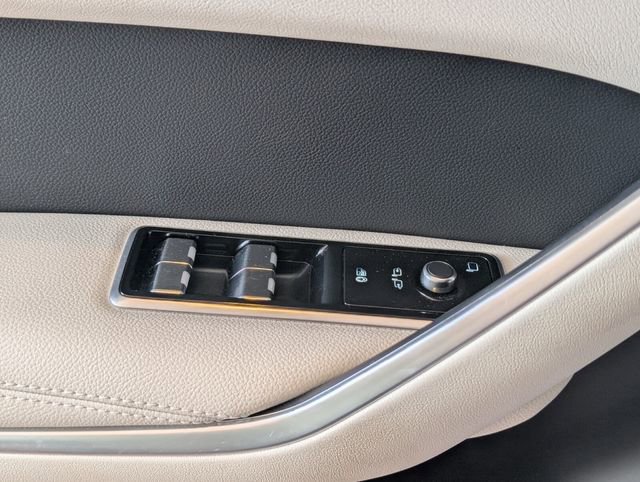 Used 2025 Jaguar F-PACE R-Dynamic S image 27