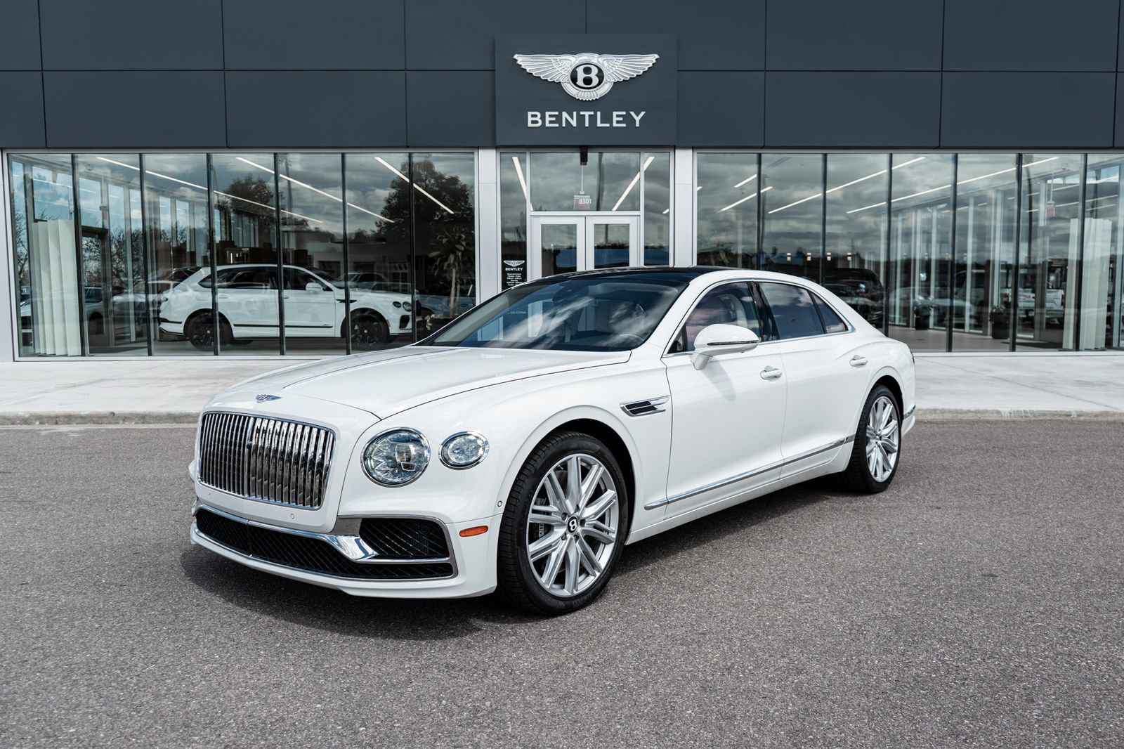 Used 2023 Bentley Flying Spur V8 AWD/4WD image 1