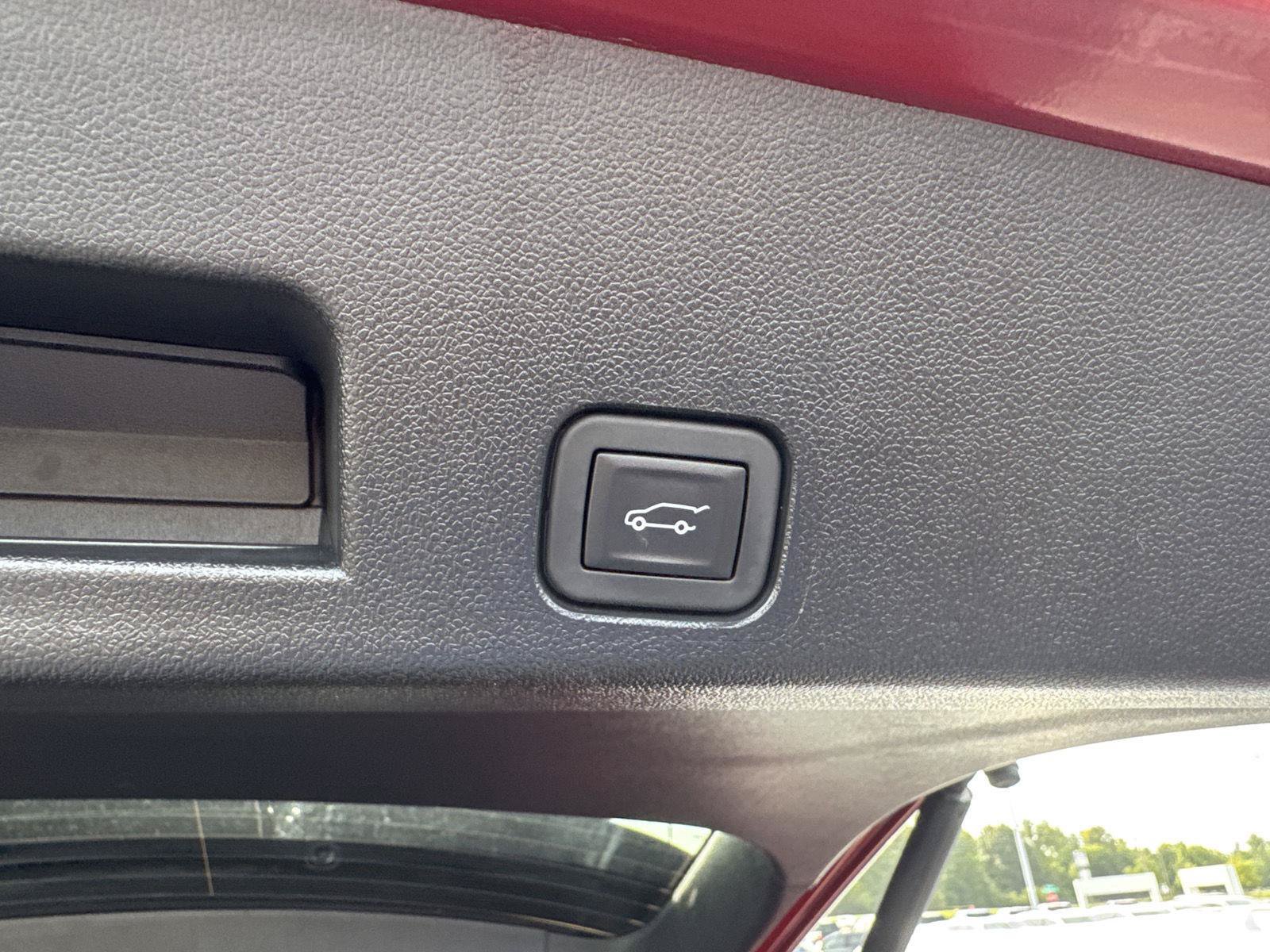 Used 2026 Chevrolet Traverse LT FWD image 14