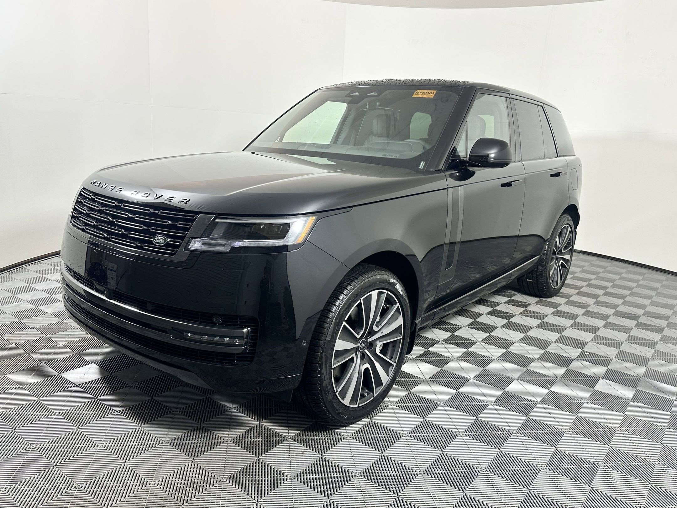 New 2025 Land Rover Range Rover SE