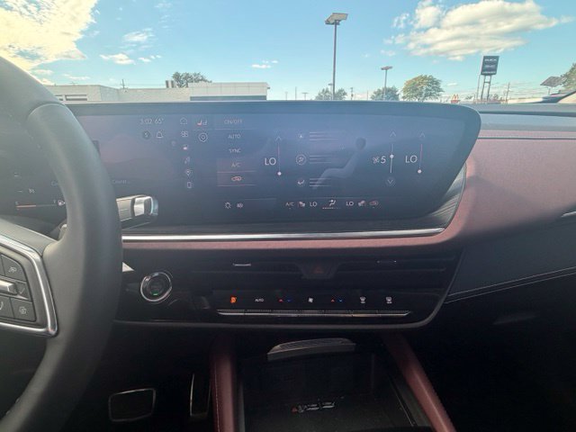 Used 2024 Buick Envision Sport Touring AWD/4WD image 15
