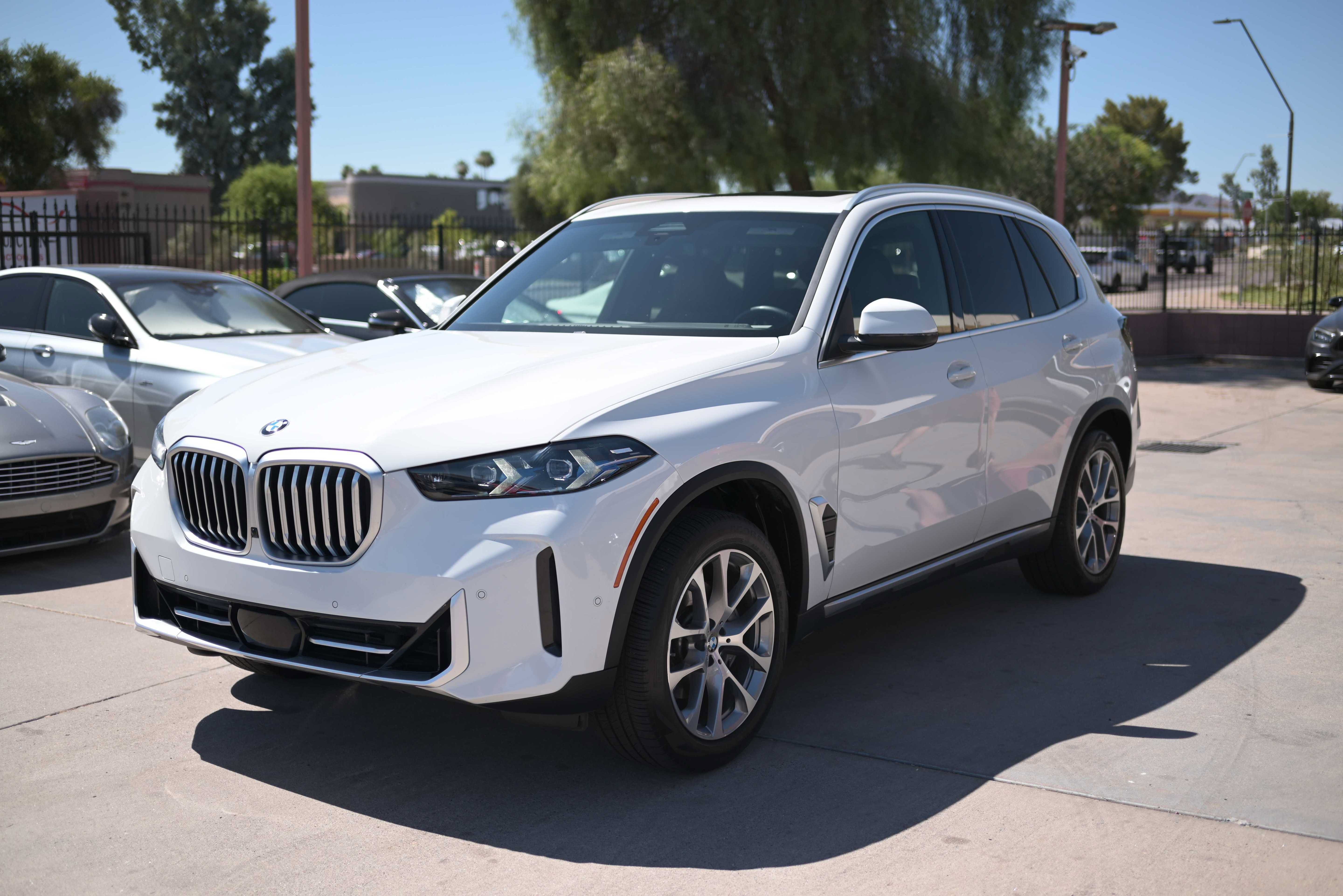 Used 2025 BMW X5 xDrive40i AWD/4WD image 1