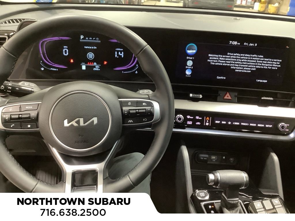 Used 2025 Kia Sportage EX w/ Premium Package image 2