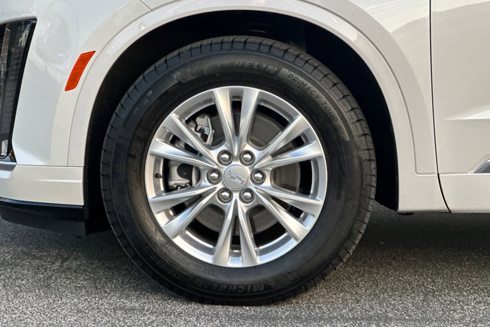 Used 2025 Cadillac XT6 Luxury image 38