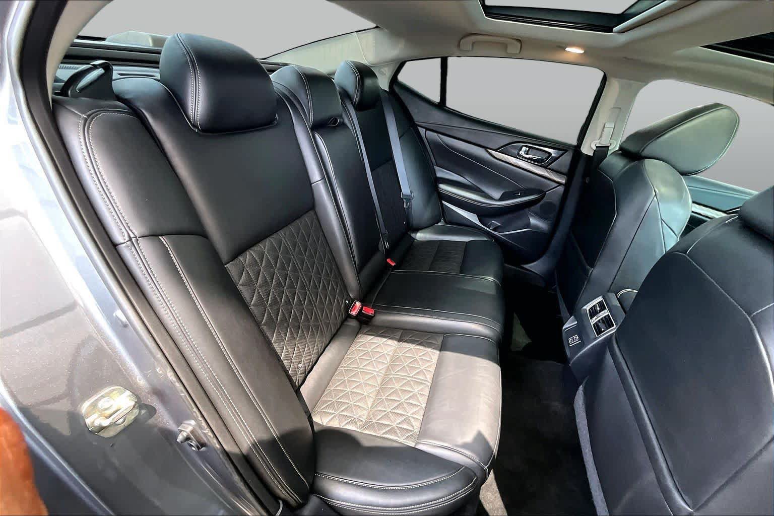 Used 2018 Nissan Maxima Platinum FWD image 21