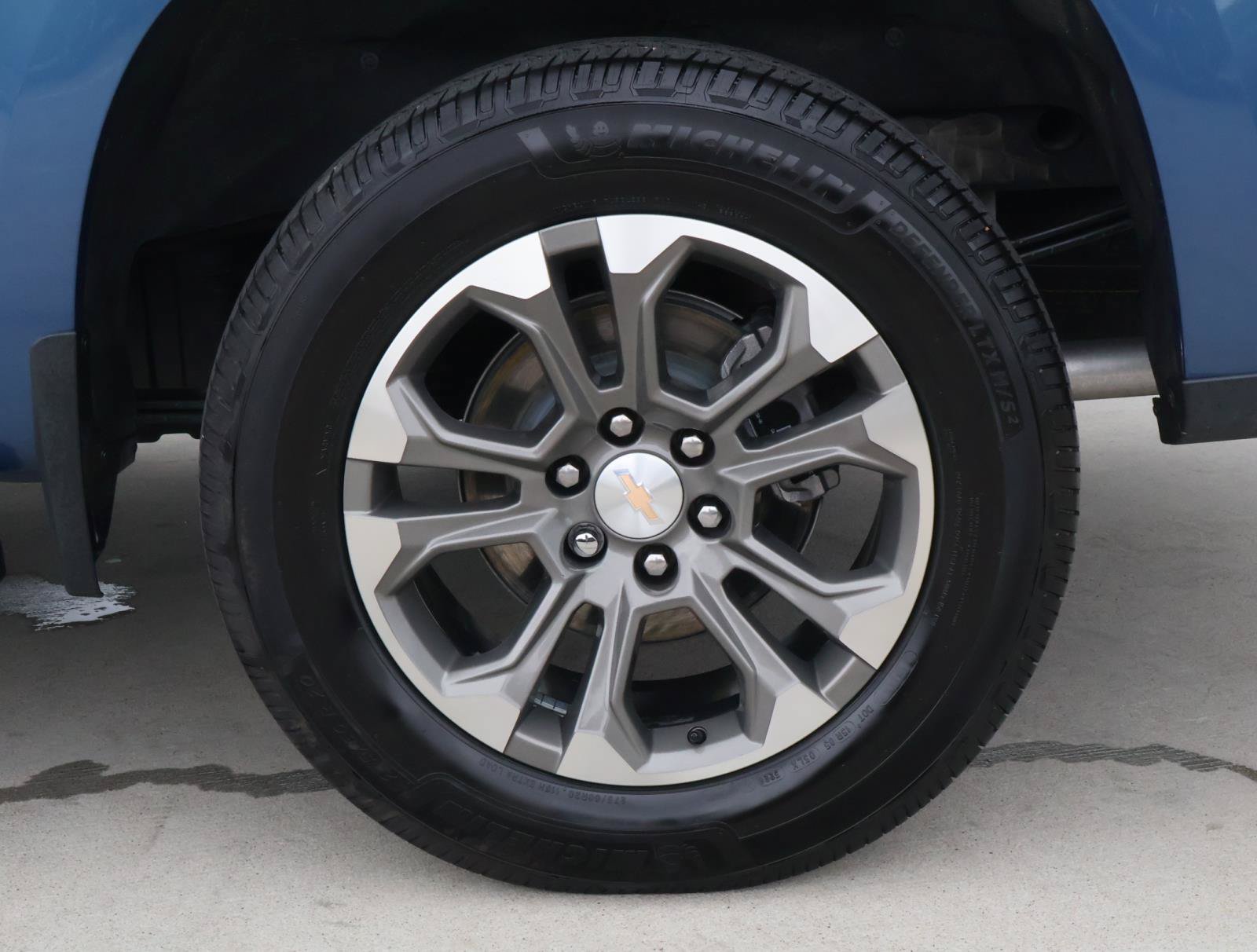 Used 2024 Chevrolet Silverado 1500 High Country w/ Technology Package AWD/4WD image 9