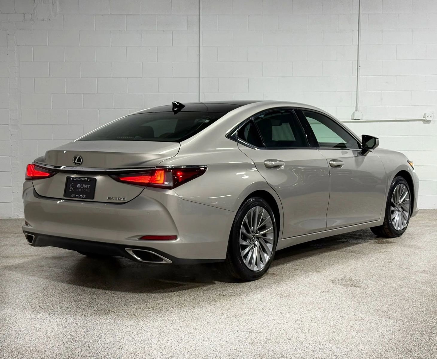 Used 2019 Lexus ES 350 Ultra Luxury w/ Accessory Package image 9