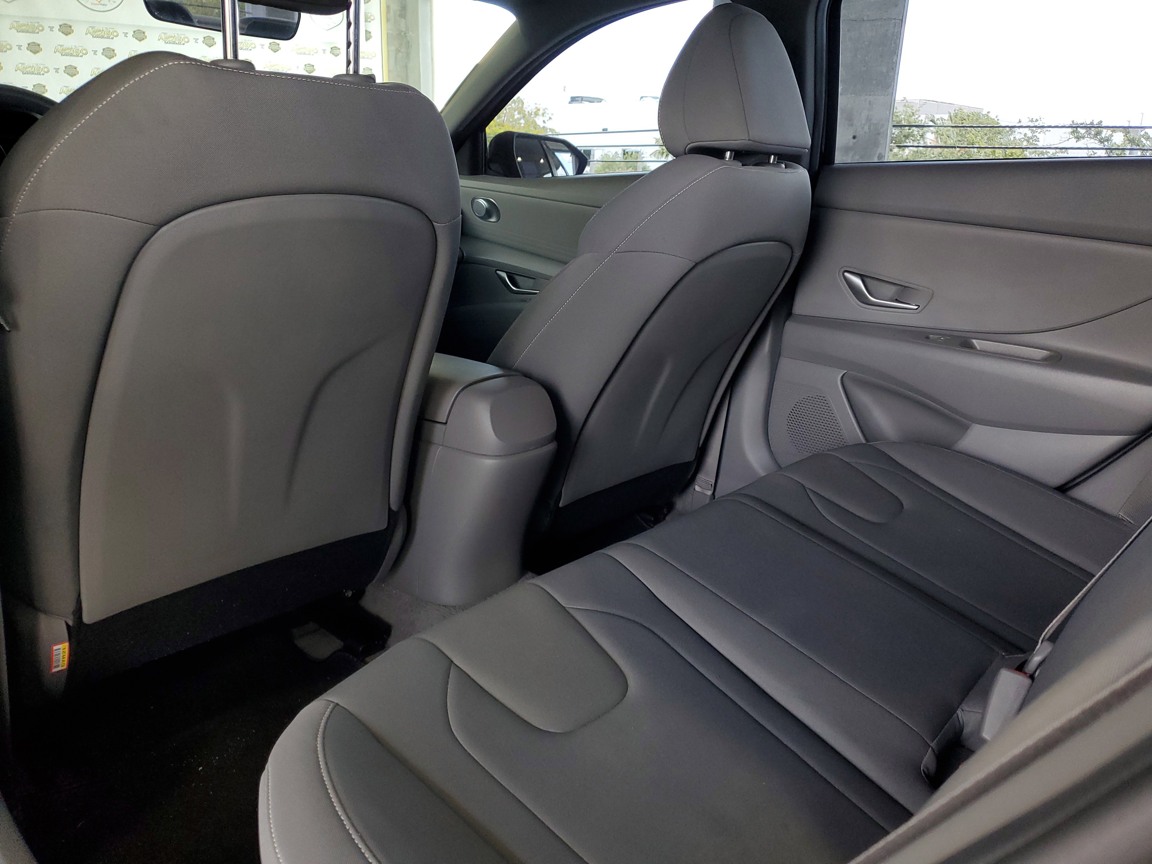 Used 2023 Hyundai Elantra SEL FWD image 9