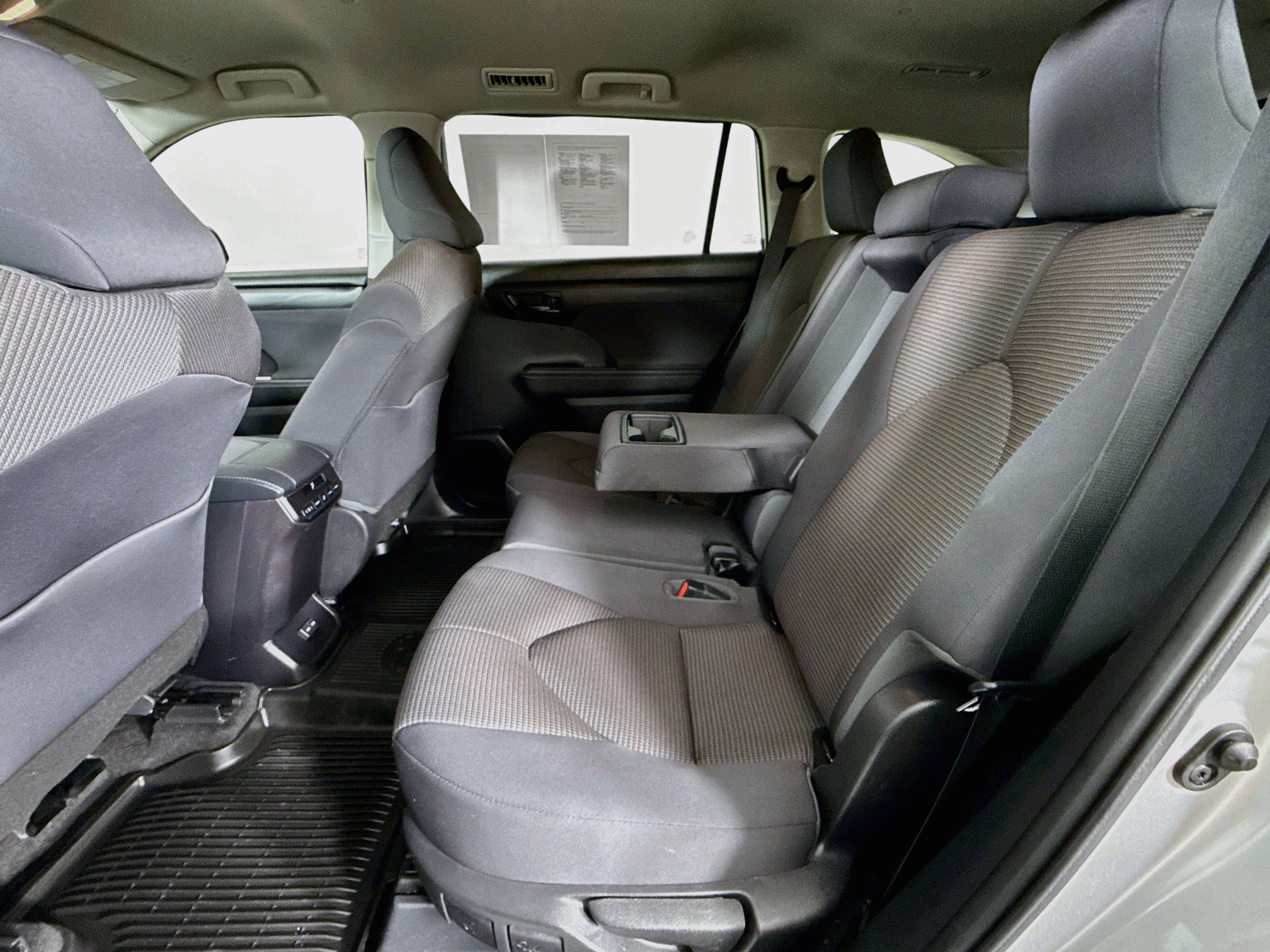 Used 2023 Toyota Highlander LE AWD/4WD image 22
