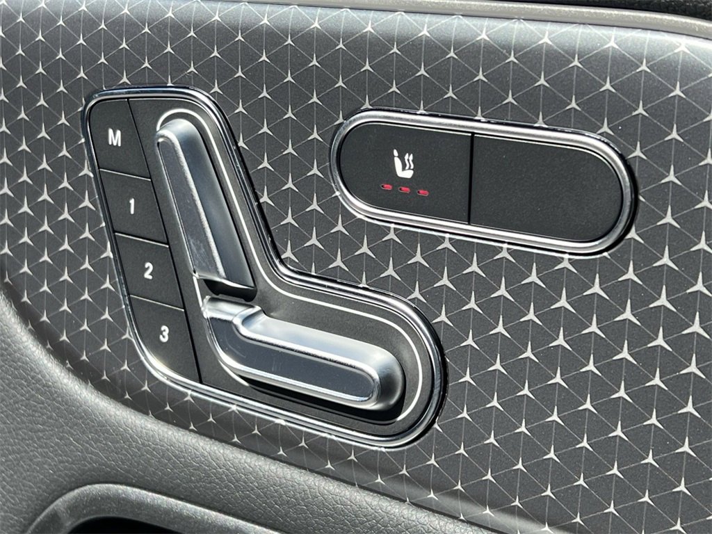 Certified 2025 Mercedes-Benz GLA 250 4MATIC image 33