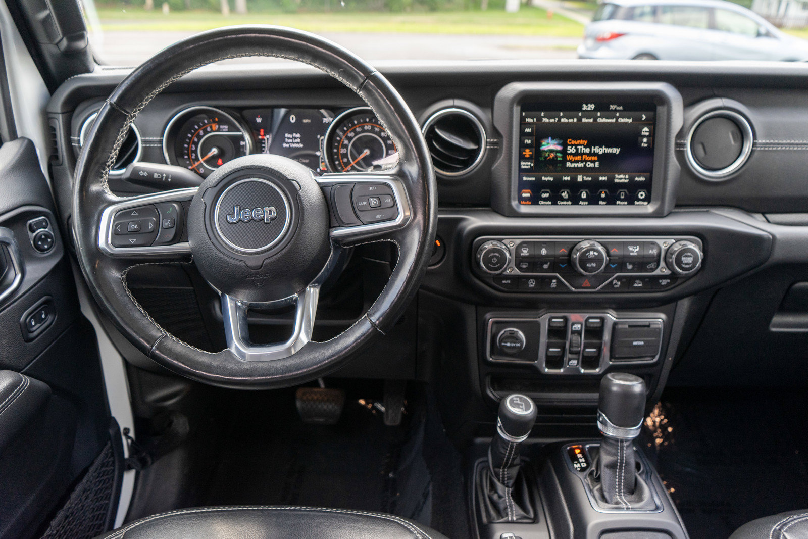 Used 2022 Jeep Wrangler Unlimited Sahara w/ LED Lighting Group AWD/4WD image 13