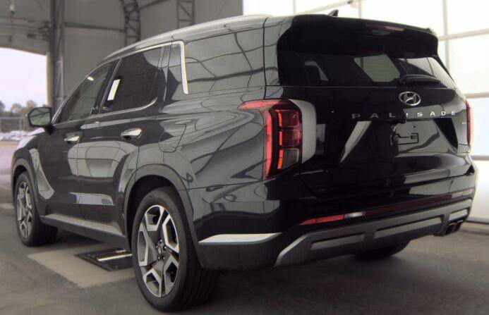 Used 2024 Hyundai Palisade SEL AWD/4WD image 2