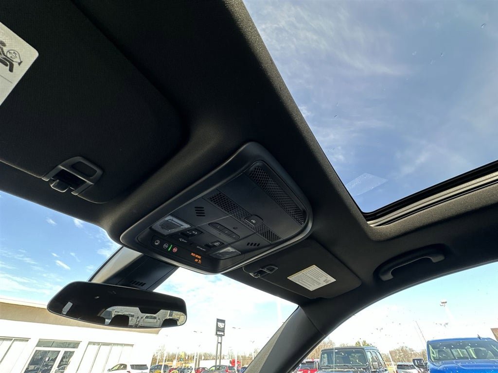 Certified 2024 Cadillac XT6 Premium Luxury AWD/4WD image 21