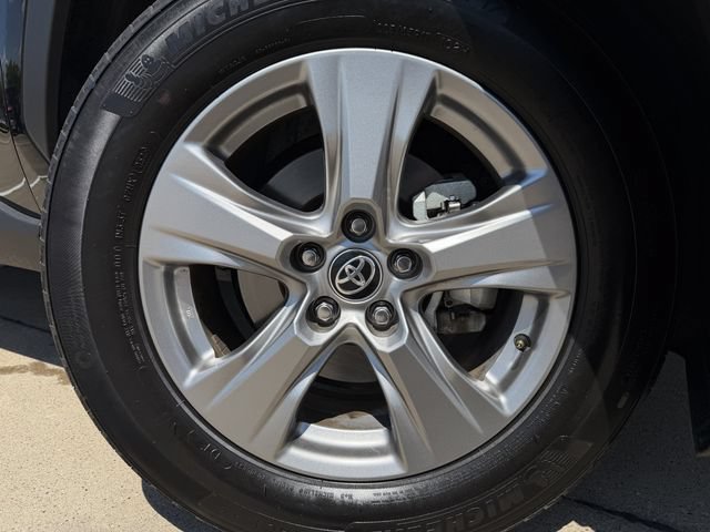 Used 2025 Toyota RAV4 XLE FWD image 9