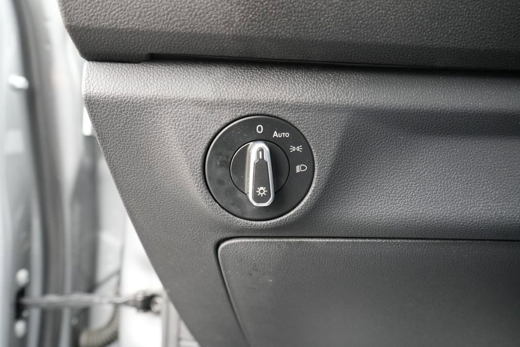 Used 2023 Volkswagen Jetta SE w/ Panoramic Sunroof Package image 26