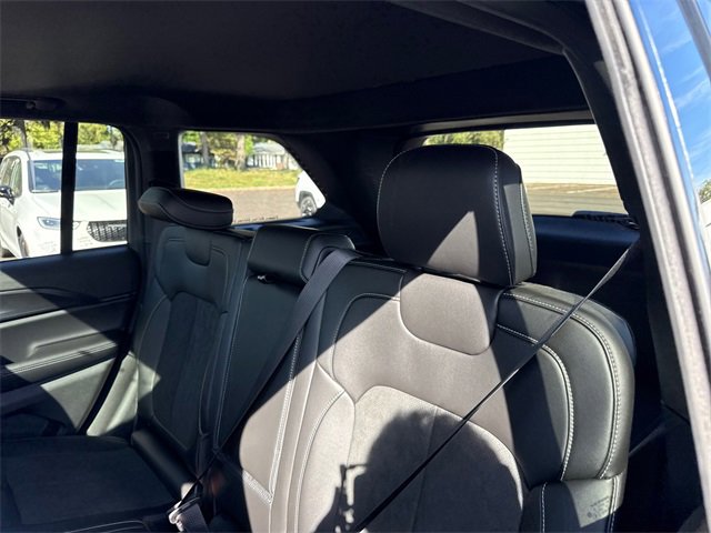 New 2025 Jeep Grand Cherokee Altitude image 28