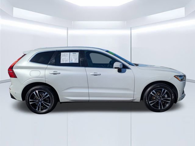 Used 2018 Volvo XC60 T6 Momentum w/ Convenience Package image 3