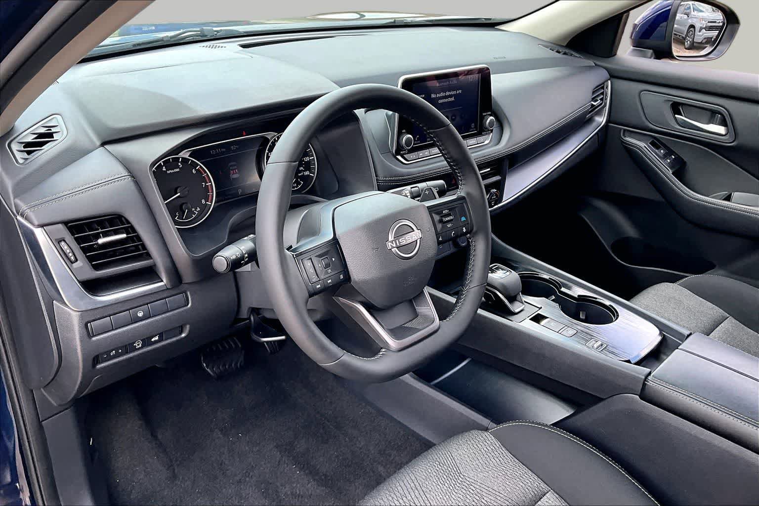 Used 2025 Nissan Rogue SV FWD image 16