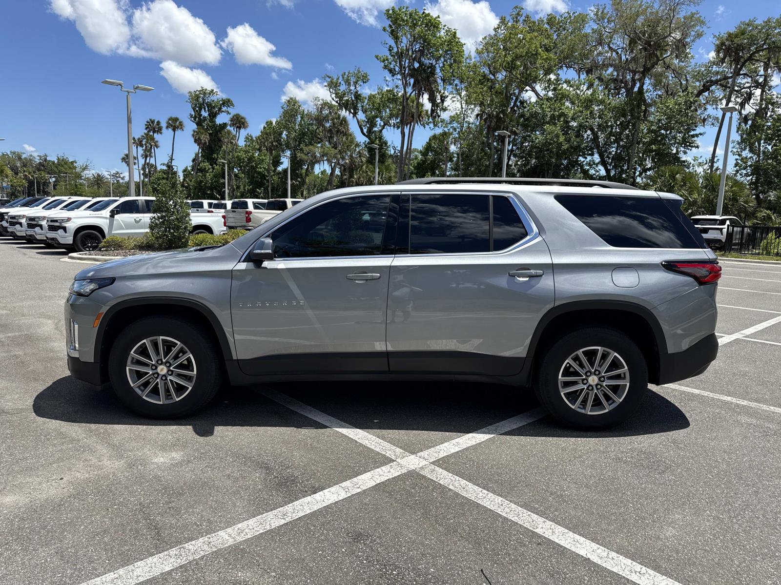 Used 2023 Chevrolet Traverse LT image 6
