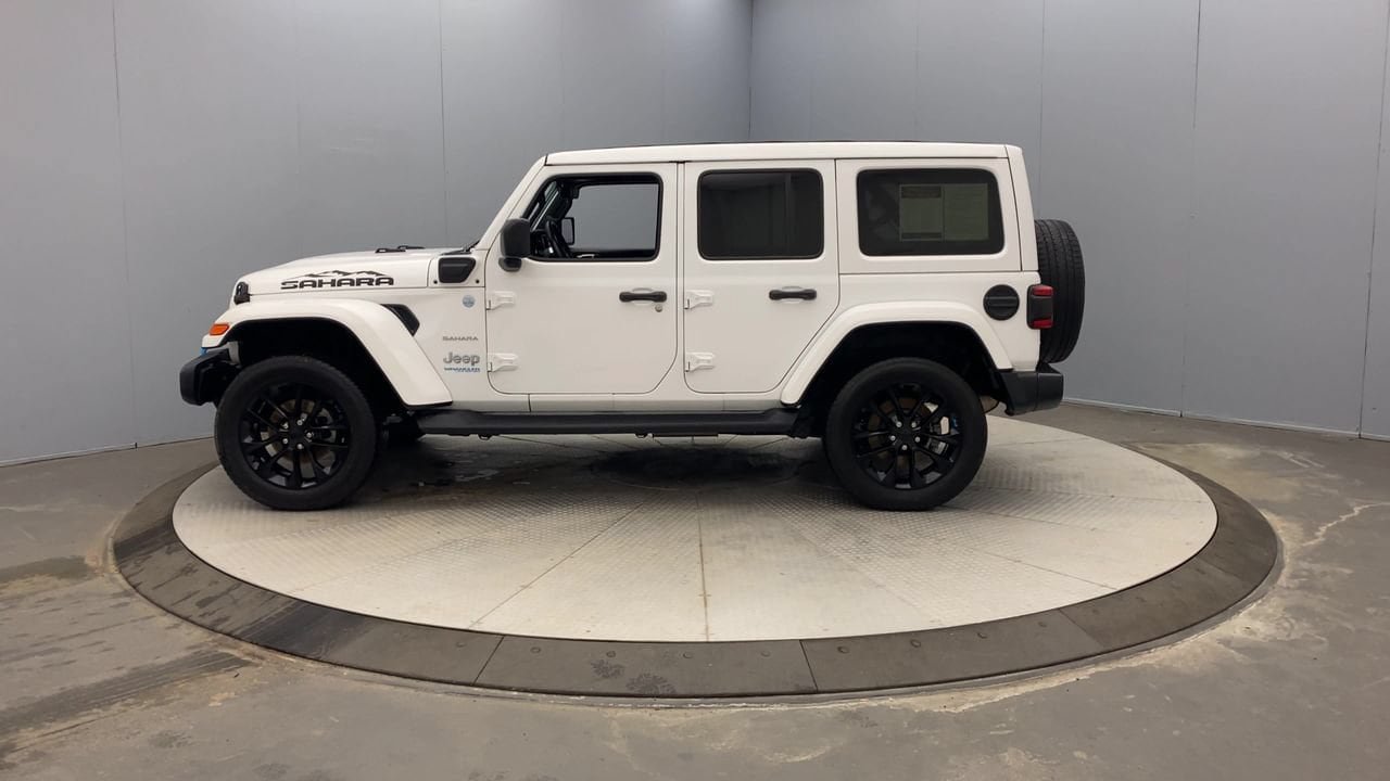 Used 2022 Jeep Wrangler Unlimited Sahara w/ Cold Weather Group AWD/4WD image 2