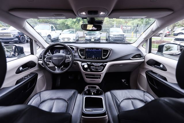 Used 2022 Chrysler Pacifica Touring-L w/ Uconnect Theater Family Group FWD image 22