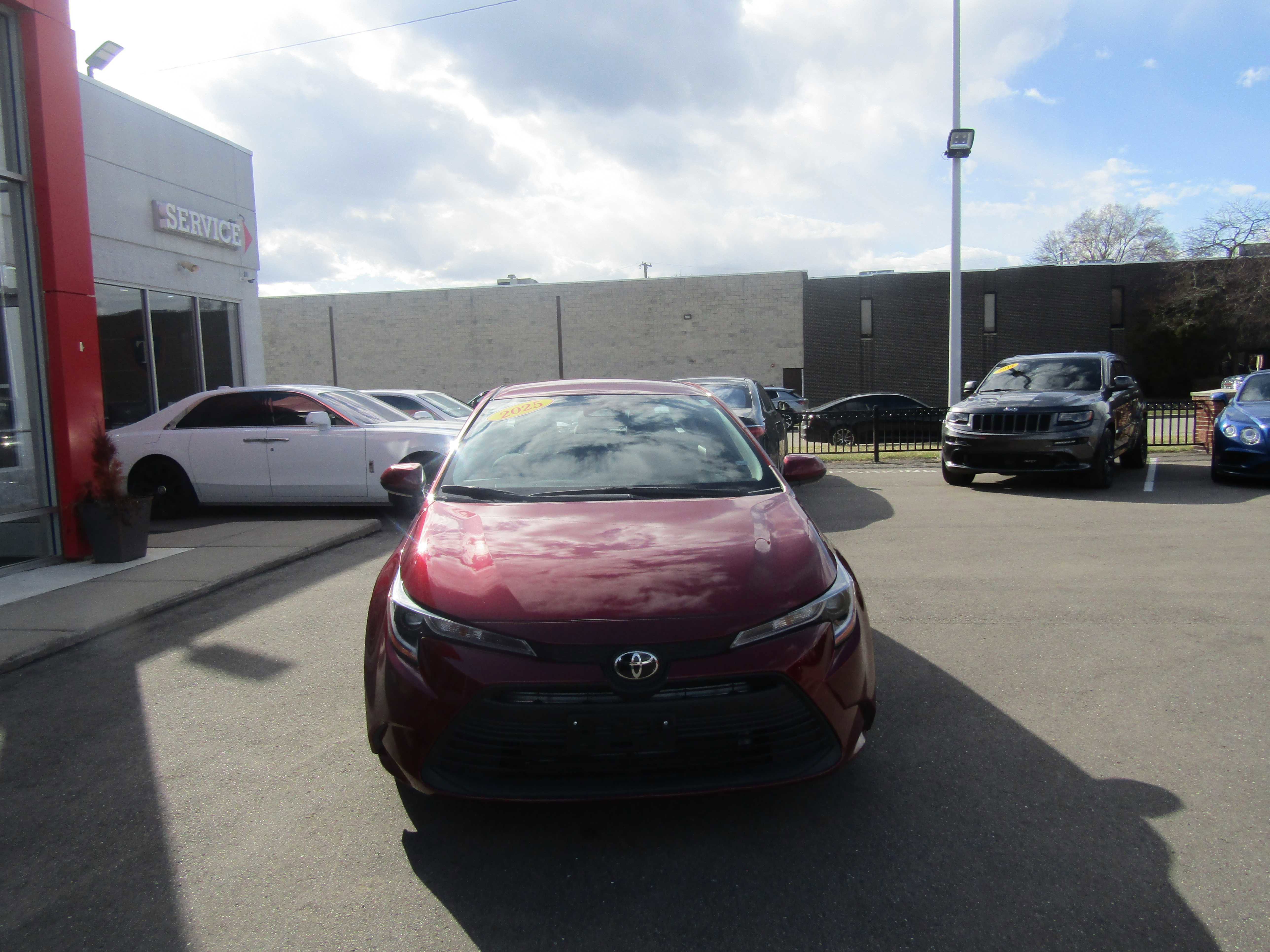 Used 2025 Toyota Corolla LE image 3