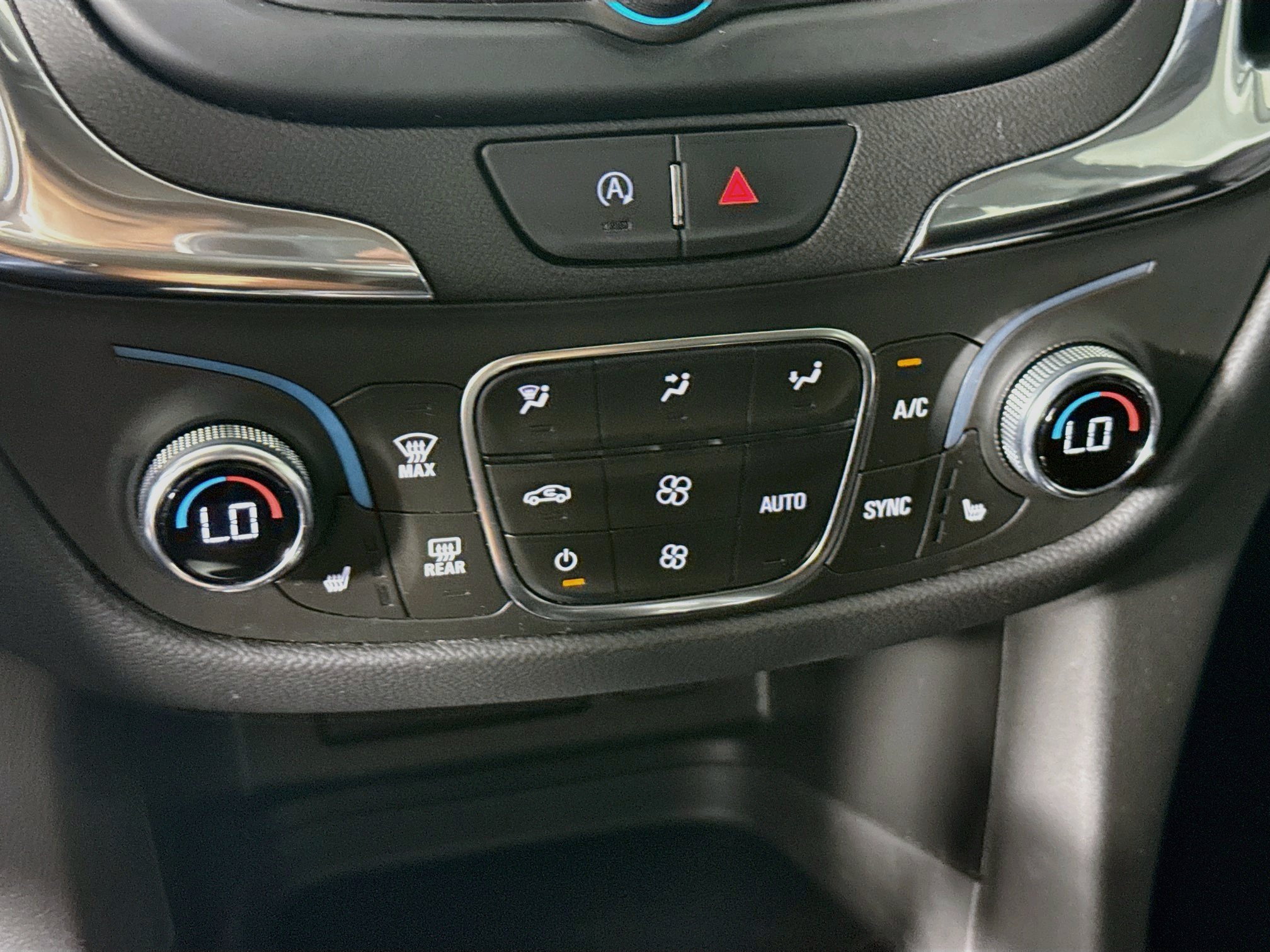 Used 2023 Chevrolet Equinox LT FWD image 17