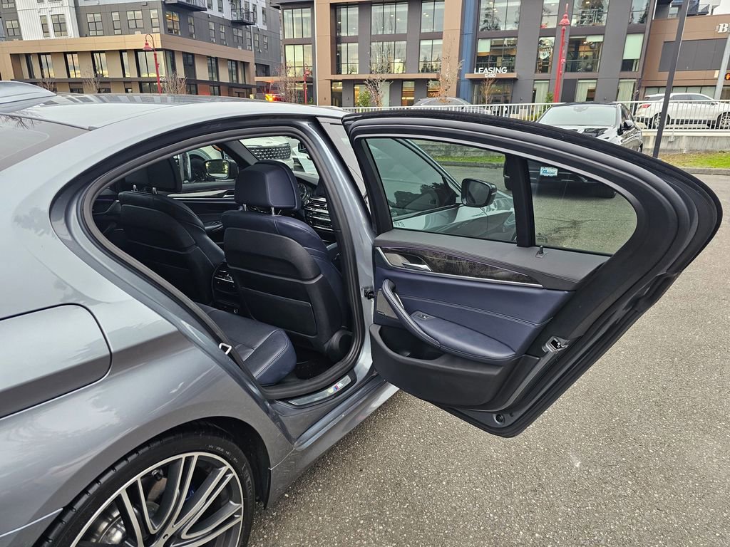 Used 2018 BMW M550i xDrive image 26