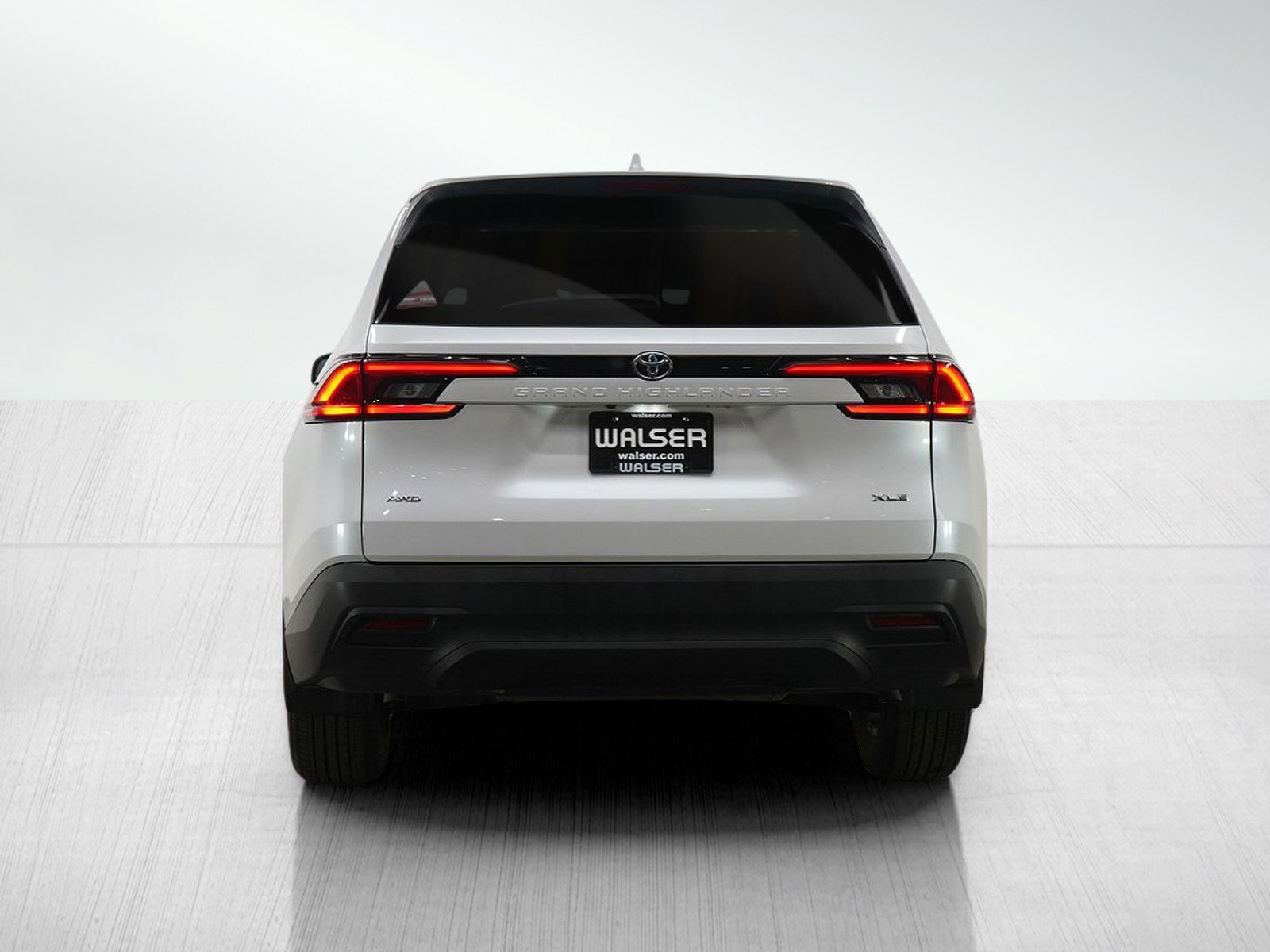 Used 2024 Toyota Grand Highlander XLE image 4
