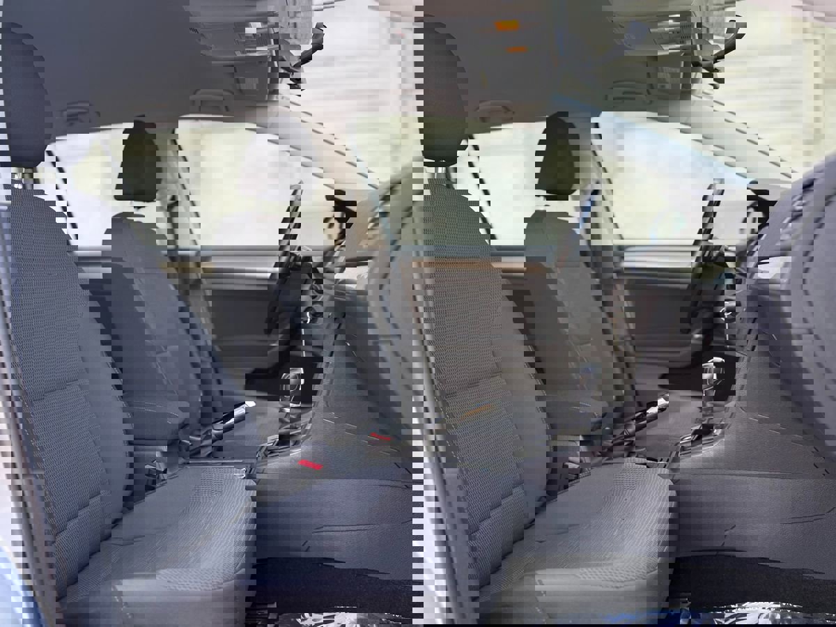 Used 2017 Volkswagen Golf S image 29