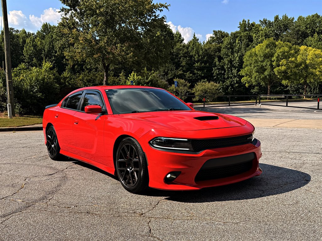 Used 2017 Dodge Charger R/T Scat Pack w/ Beats Audio Group RWD image 3