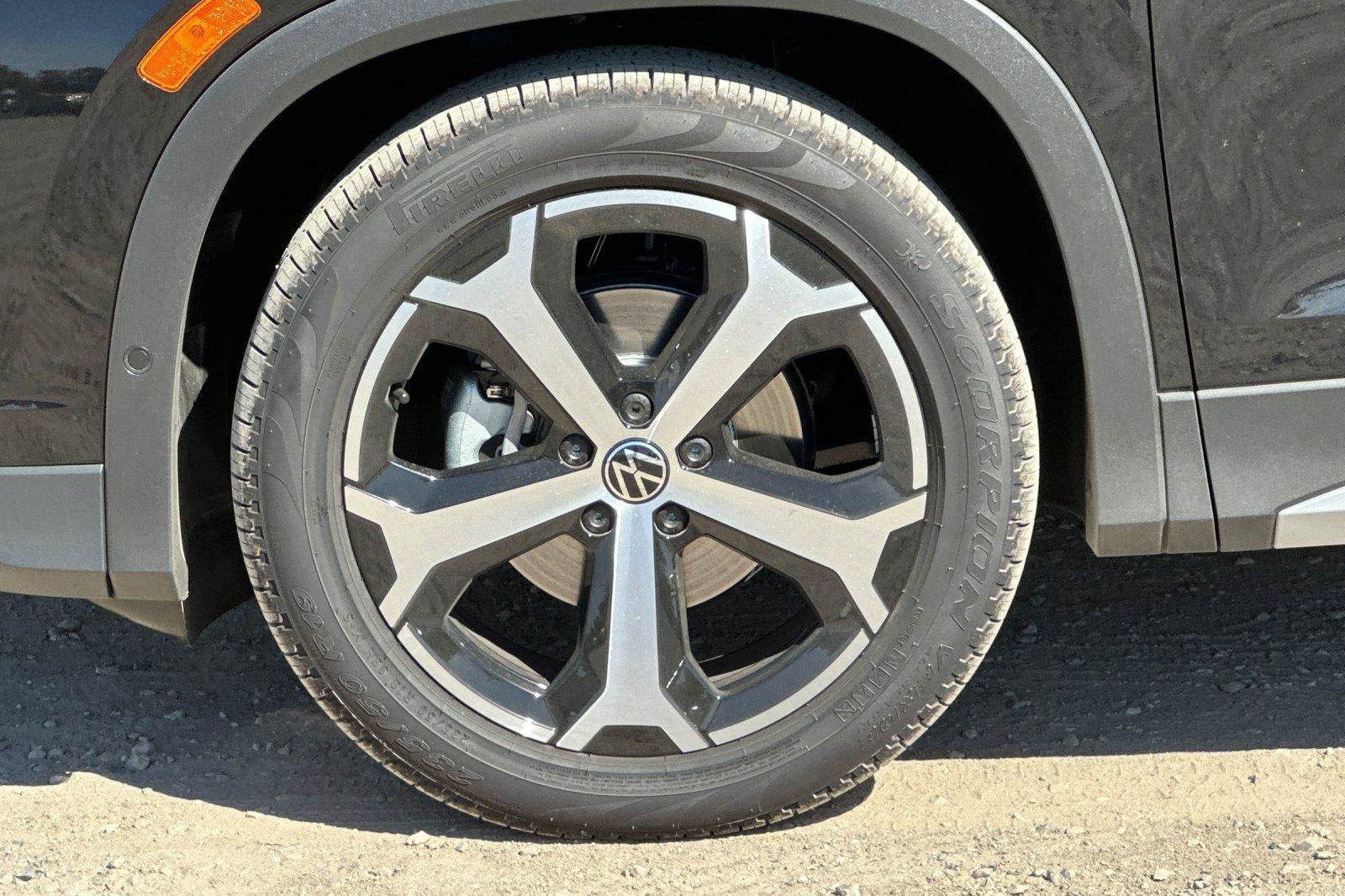 New 2026 Volkswagen Tiguan SE FWD image 24